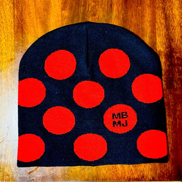 Marc Jacobs Accessories - Marc Jacob NWOT womens beanie.